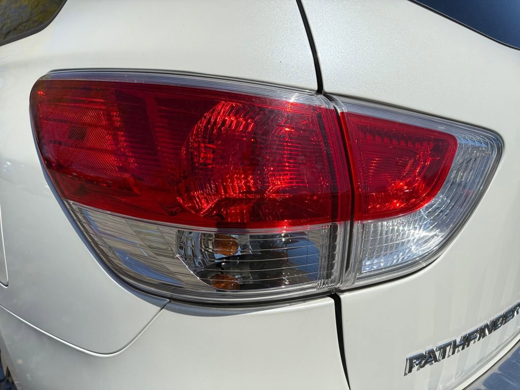 Used 2015 Nissan Pathfinder Platinum image 21