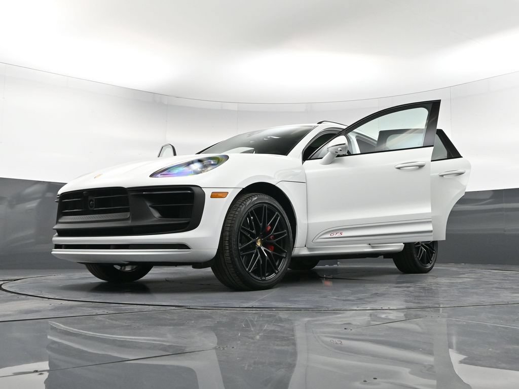 Certified 2025 Porsche Macan GTS AWD/4WD image 39