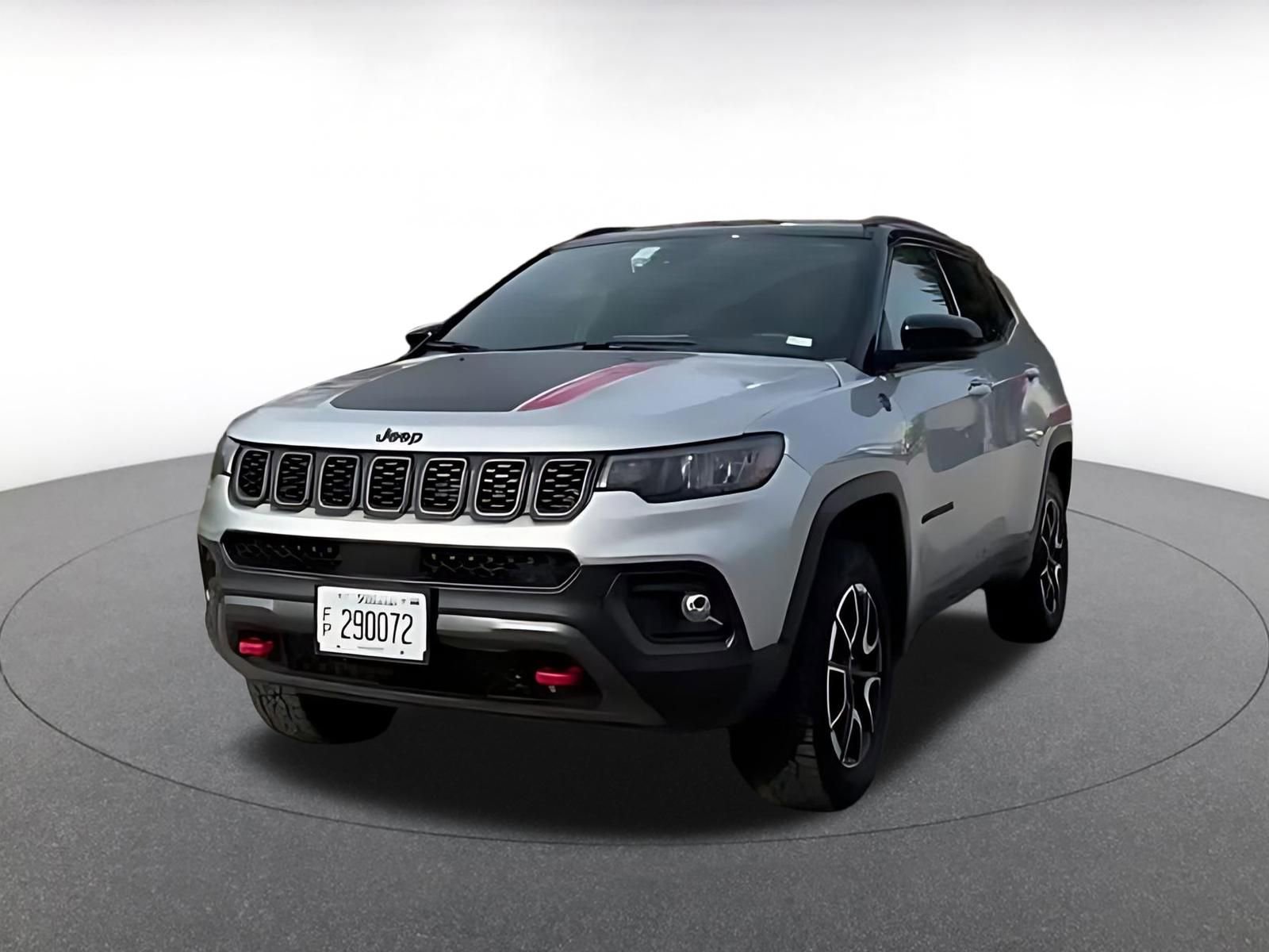 Used 2025 Jeep Compass Trailhawk image 4