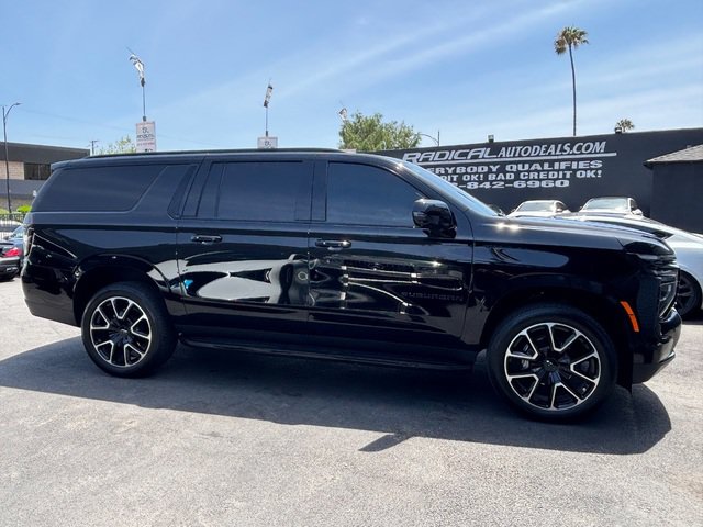 Used 2025 Chevrolet Suburban RST w/ Comfort Package AWD/4WD image 19