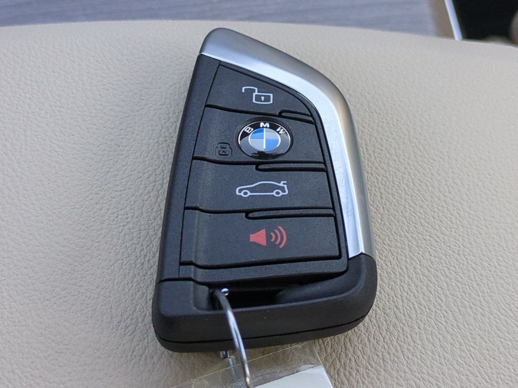New 2026 BMW 330i Sedan w/ Convenience Package RWD image 29