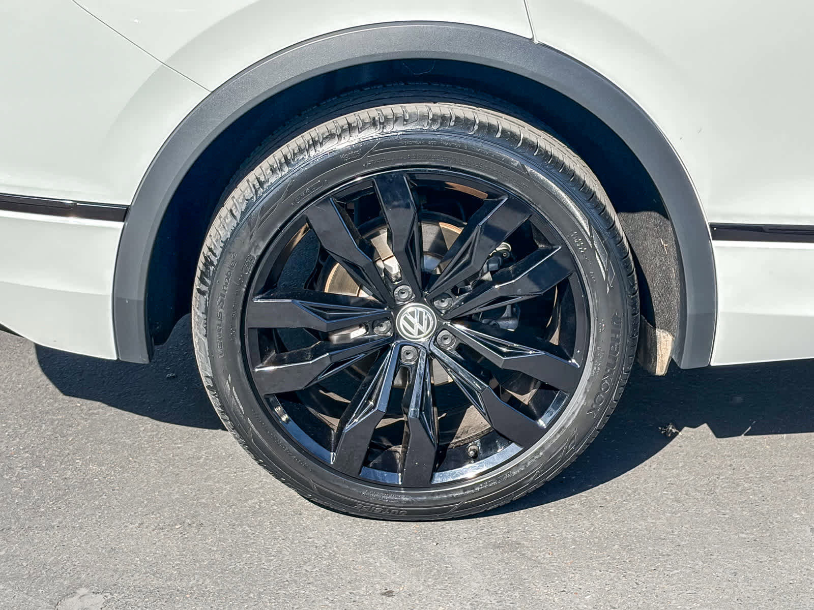 Used 2021 Volkswagen Tiguan SE R-Line image 19