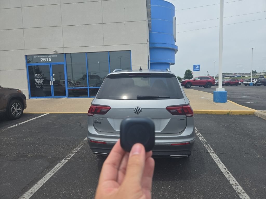 Used 2020 Volkswagen Tiguan SEL AWD/4WD image 10