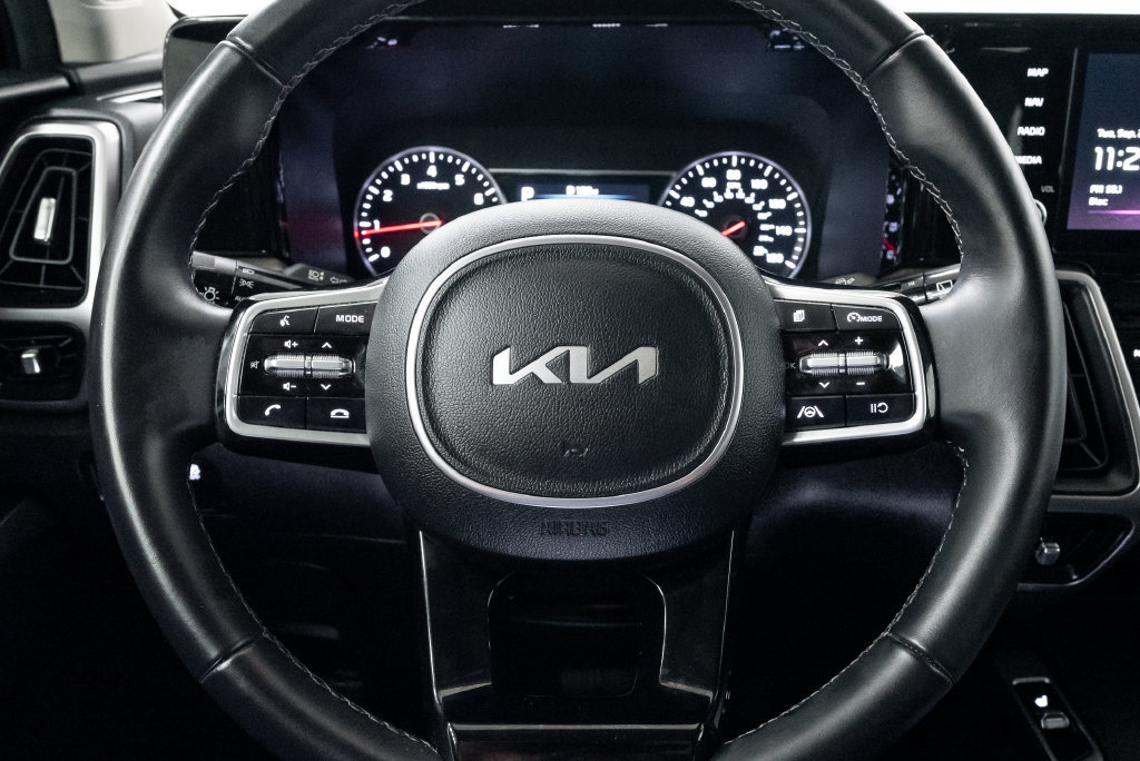 Used 2023 Kia Sorento S AWD/4WD image 13