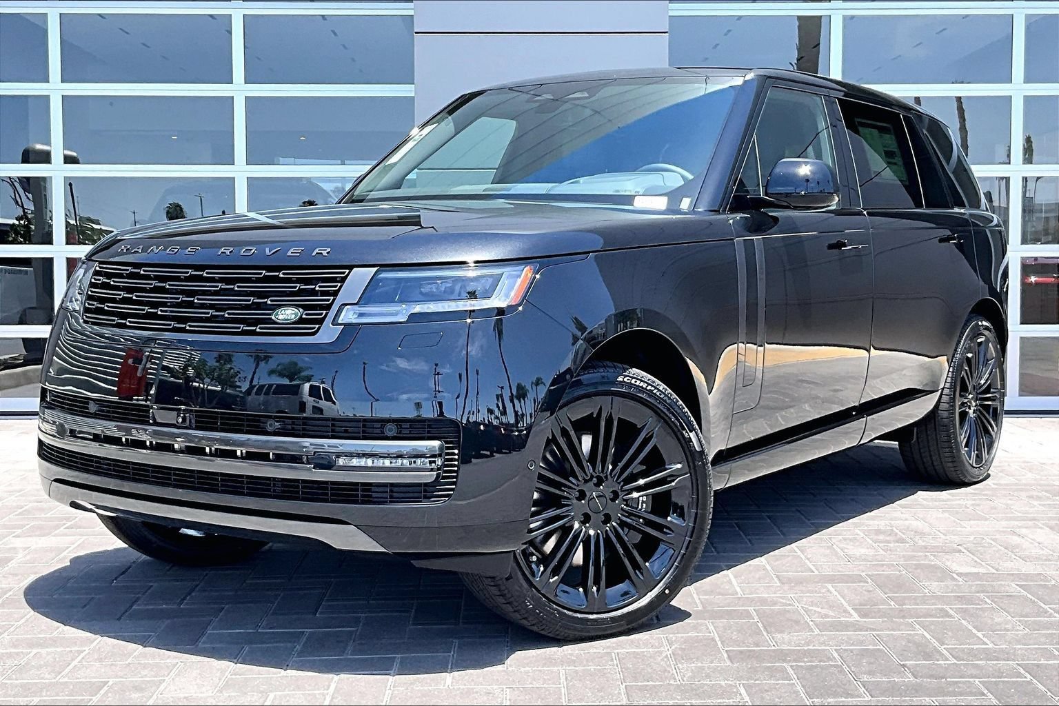 New 2026 Land Rover Range Rover Long Wheelbase SE AWD/4WD image 1