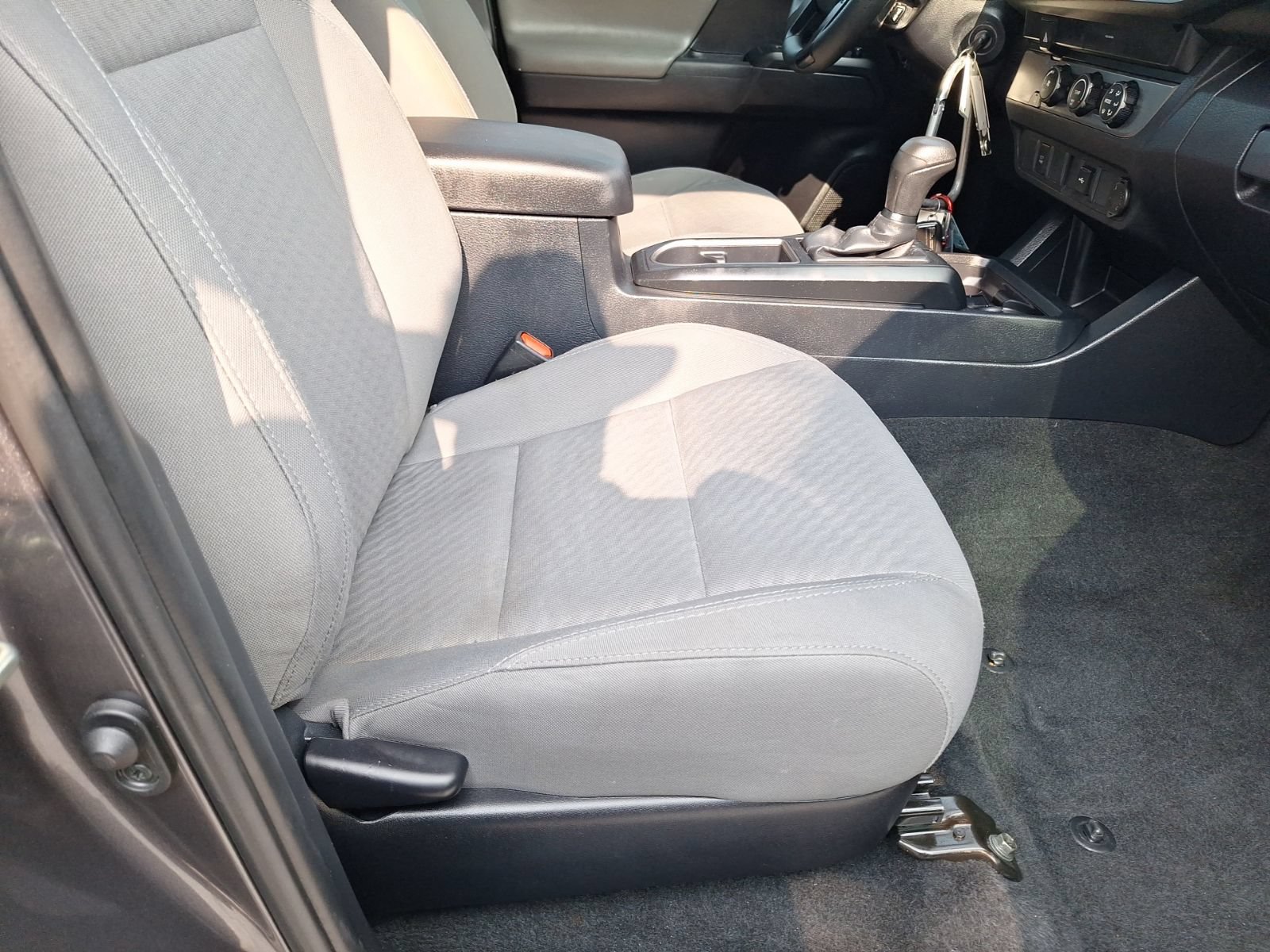 Used 2020 Toyota Tacoma SR w/ SR Convenience Package RWD image 30
