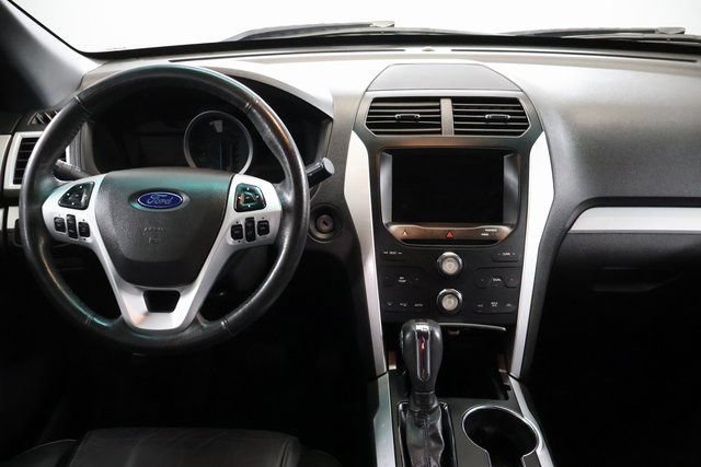 Used 2015 Ford Explorer XLT w/ Equipment Group 202A AWD/4WD image 14
