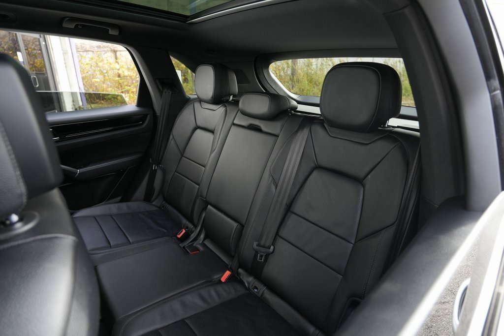 Used 2020 Porsche Cayenne image 24