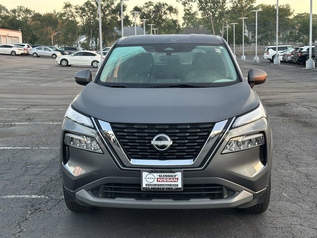 Used 2023 Nissan Rogue SV image 2