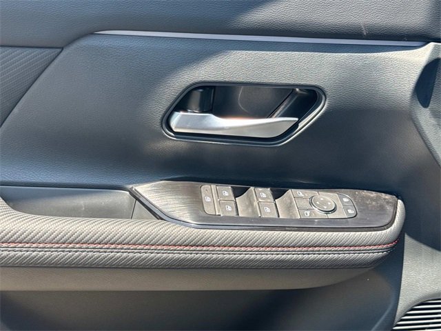 New 2025 Nissan Kicks SR image 18