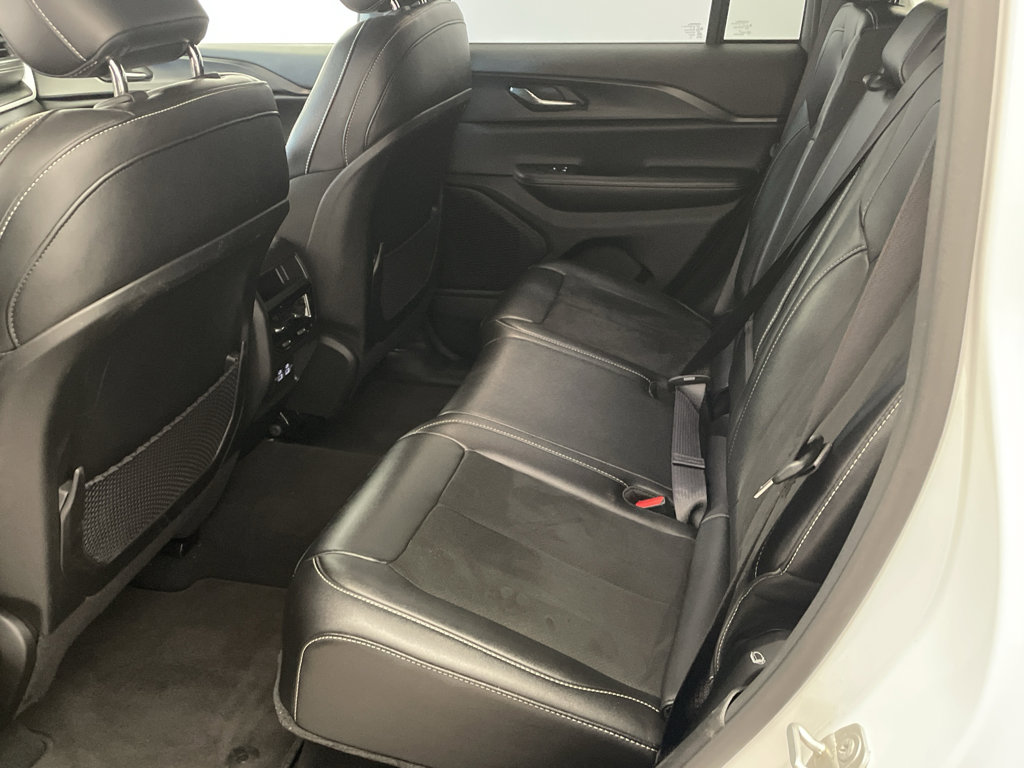 Used 2024 Jeep Grand Cherokee Altitude image 31