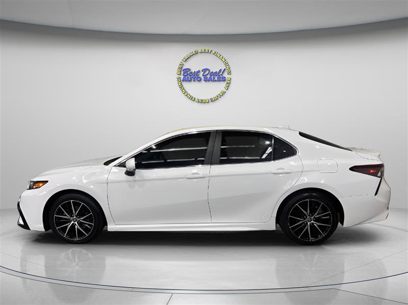 Used 2023 Toyota Camry SE image 4