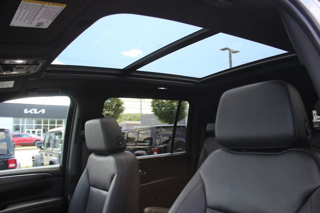 Used 2023 Chevrolet Suburban Z71 w/ Luxury Package AWD/4WD image 21