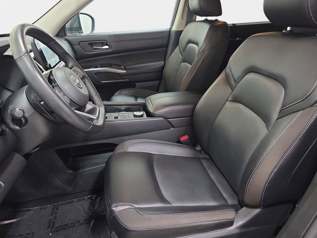 Used 2023 Nissan Pathfinder SL w/ Black Appearance Package AWD/4WD image 13