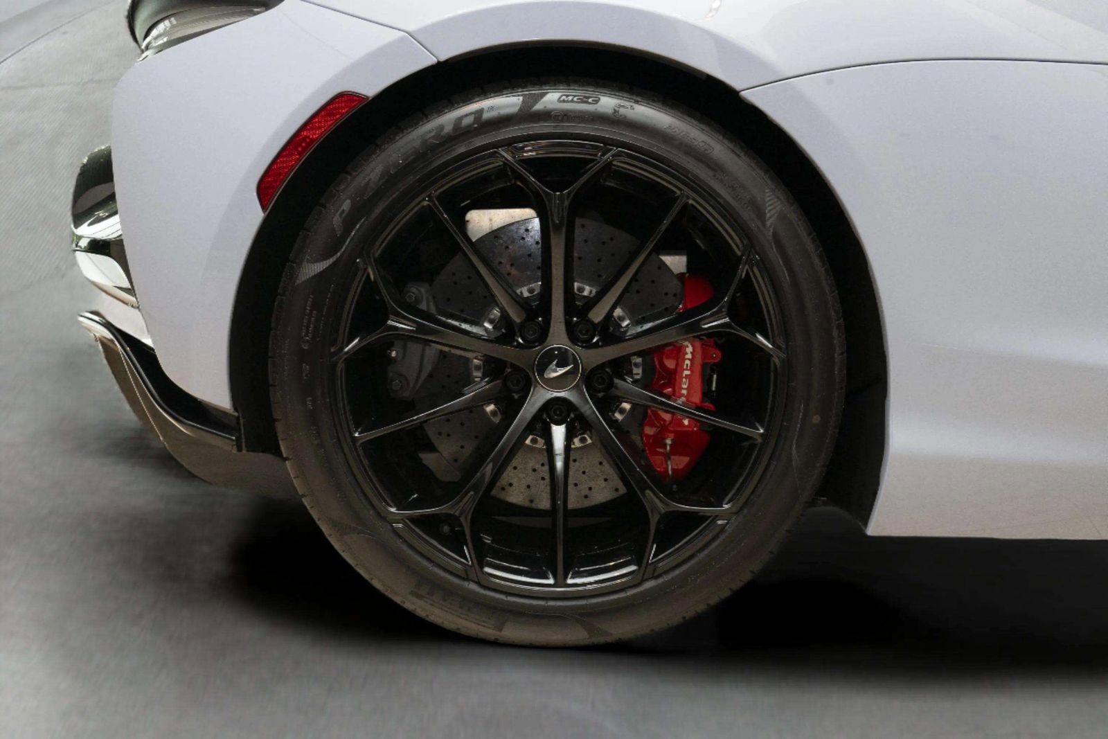 Used 2023 McLaren Artura RWD image 36