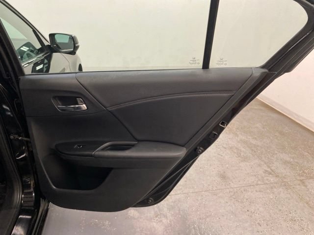 Used 2016 Honda Accord EX image 29