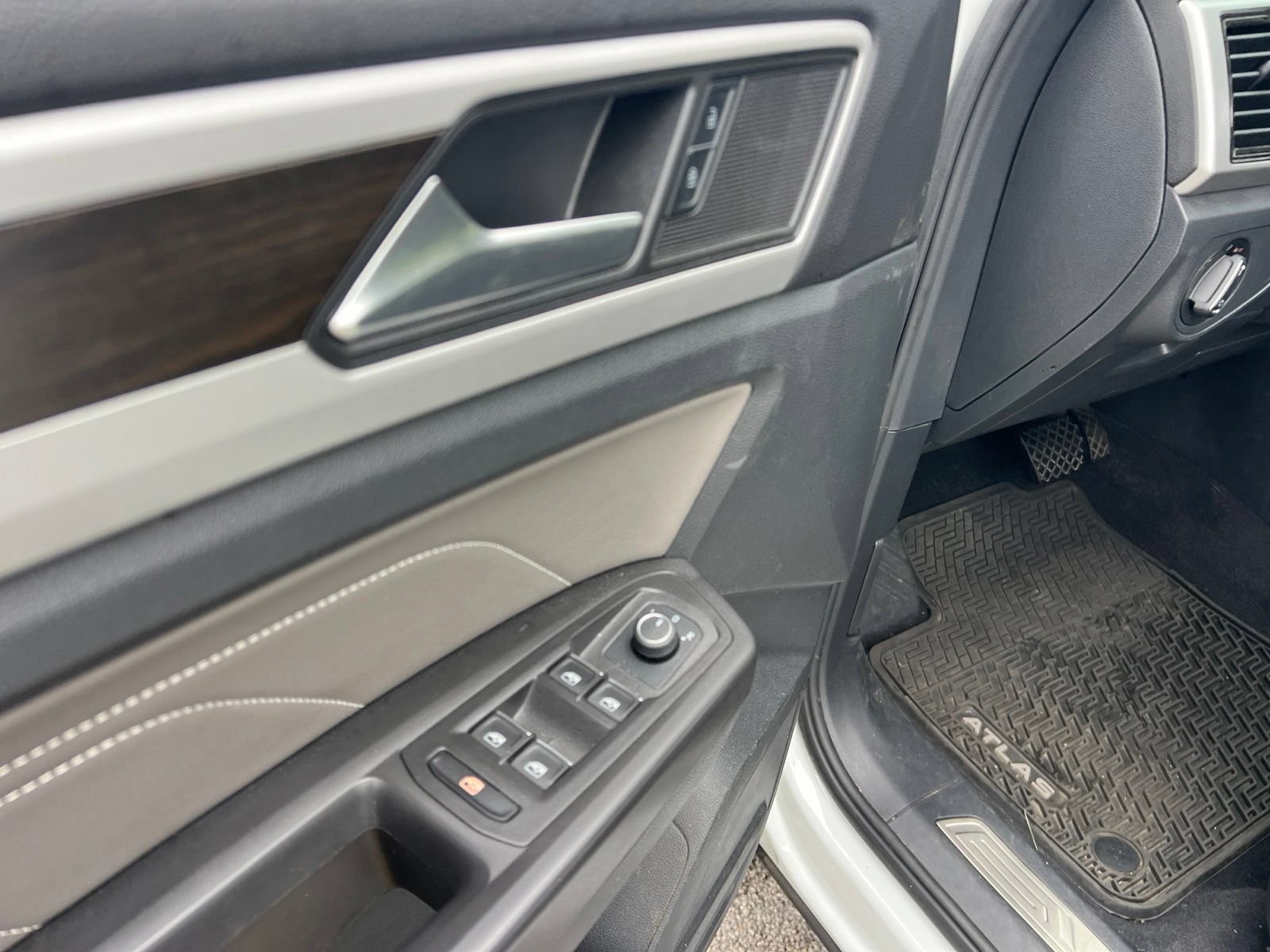 Used 2022 Volkswagen Atlas SE FWD image 26