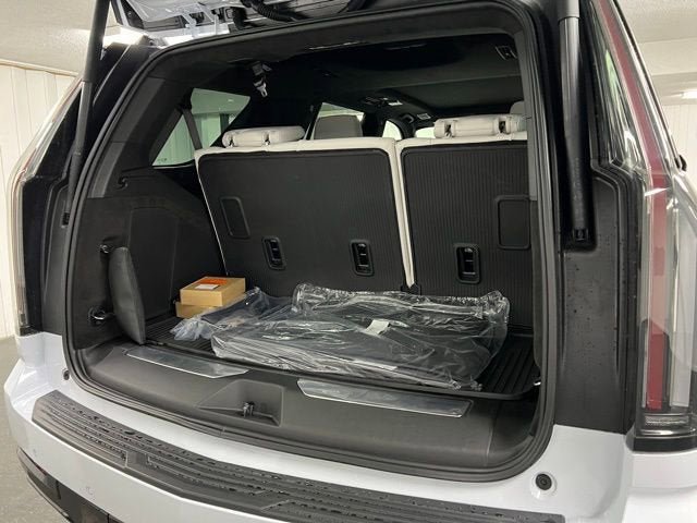 New 2026 Cadillac Escalade Platinum Sport w/ LPO, ONYX Package image 19