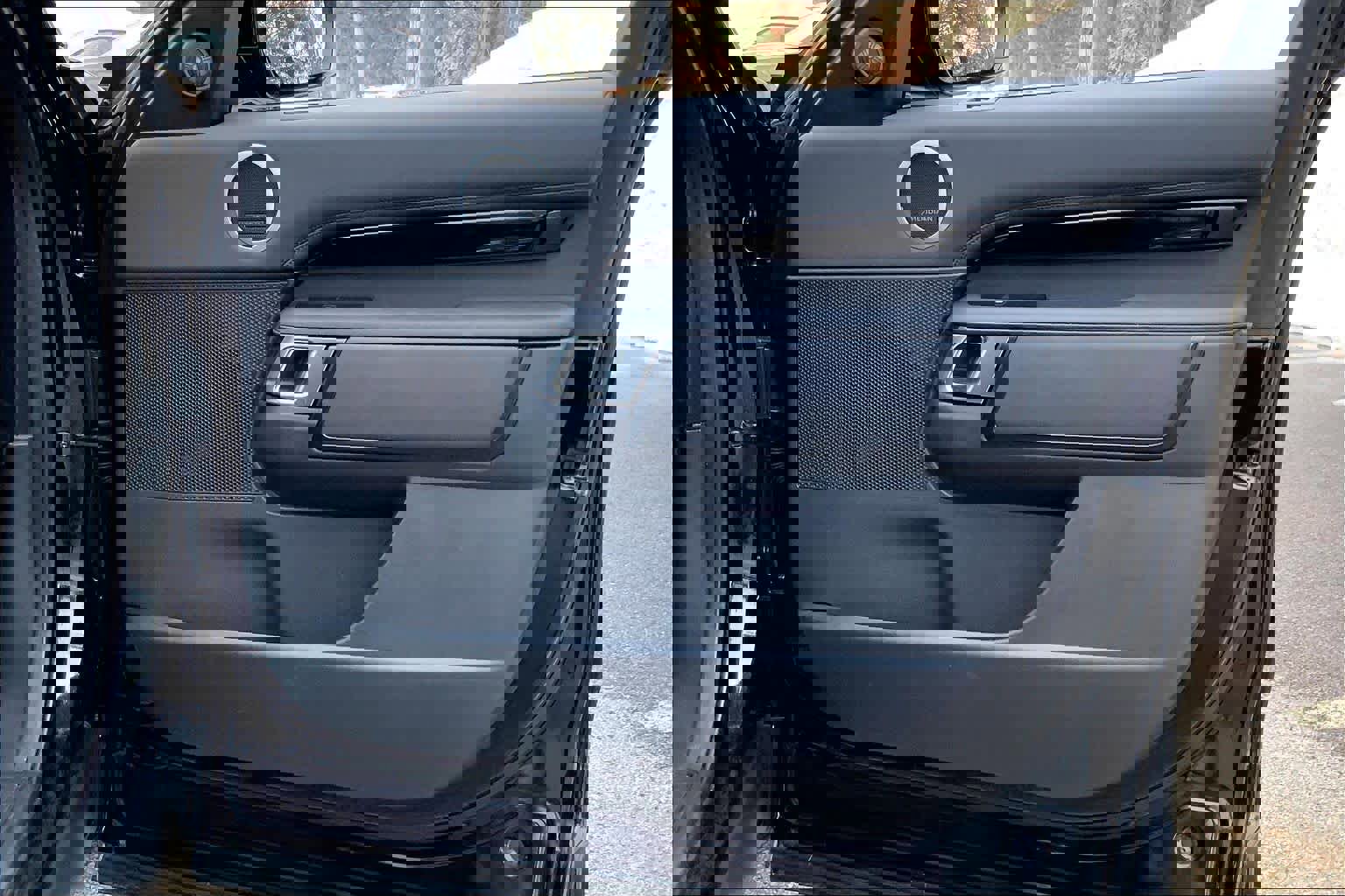 Used 2024 Land Rover Discovery S image 21