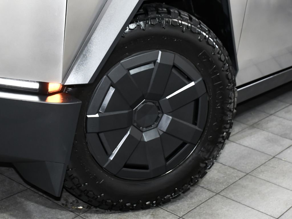 Used 2025 Tesla Cybertruck AWD Crew Cab image 60