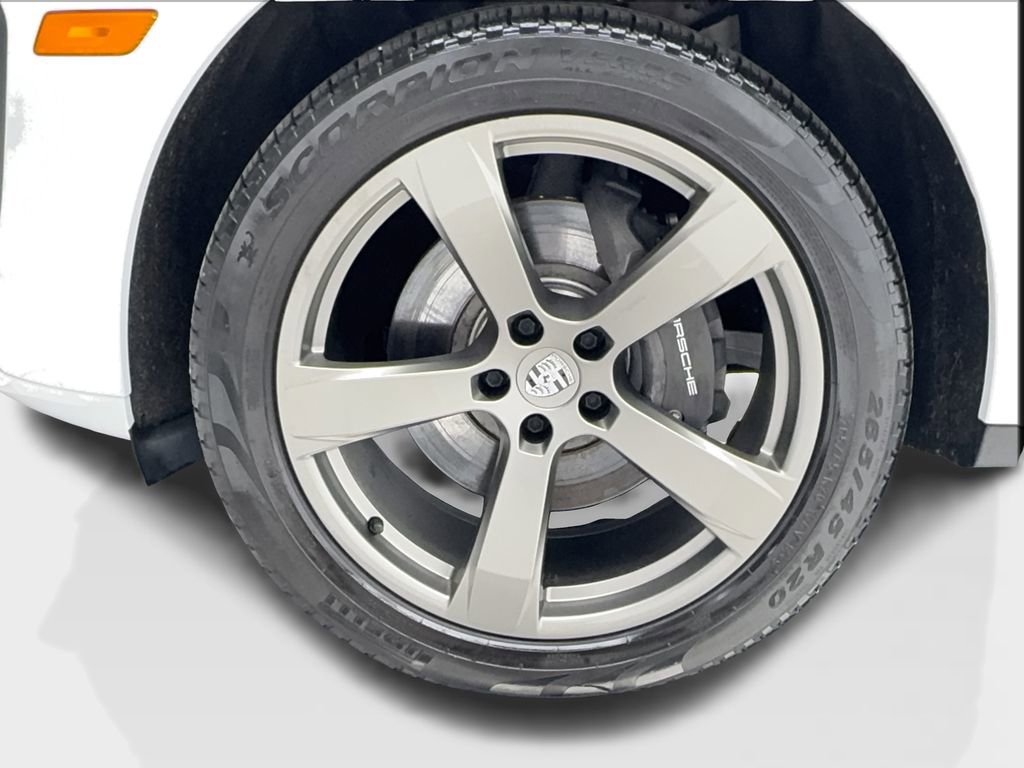 Used 2023 Porsche Macan w/ Sport Chrono Package image 13