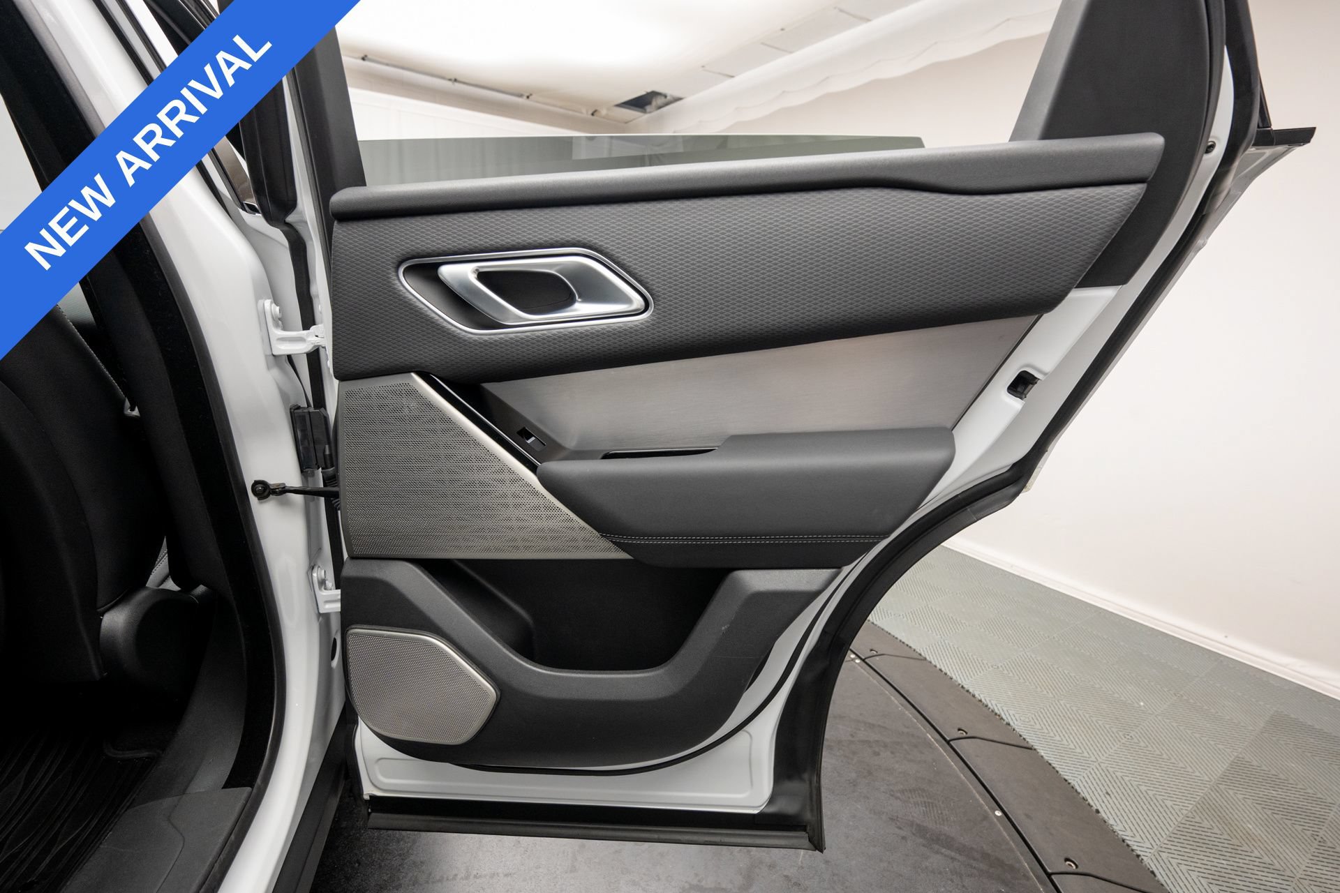 Used 2022 Land Rover Range Rover Velar R-Dynamic S AWD/4WD image 30