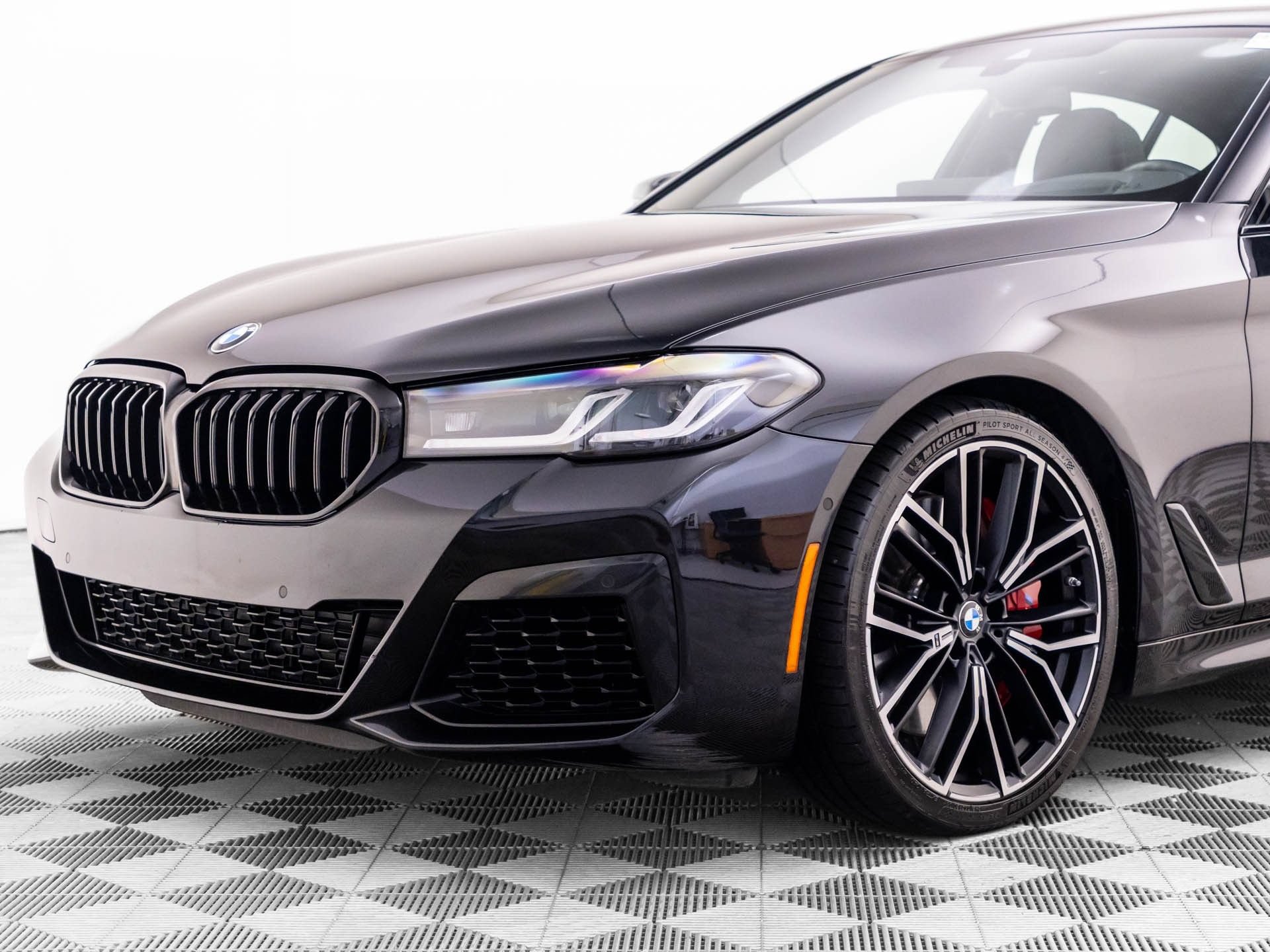 Used 2023 BMW M550i xDrive w/ Shadowloine Package AWD/4WD image 39