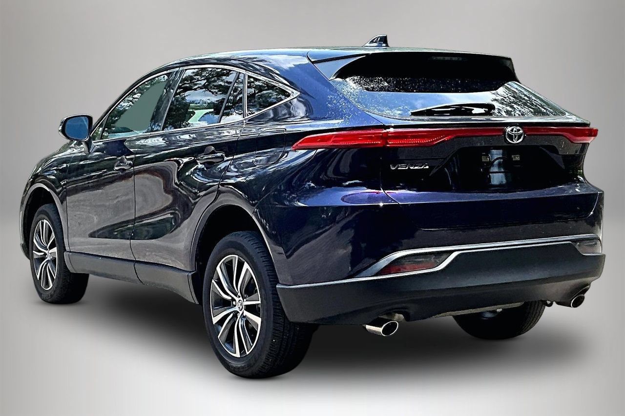 Used 2024 Toyota Venza LE AWD/4WD image 4