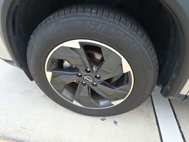 Used 2024 Nissan Rogue SV FWD image 10