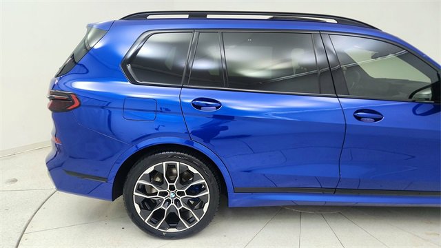 Used 2025 BMW X7 M60i image 7