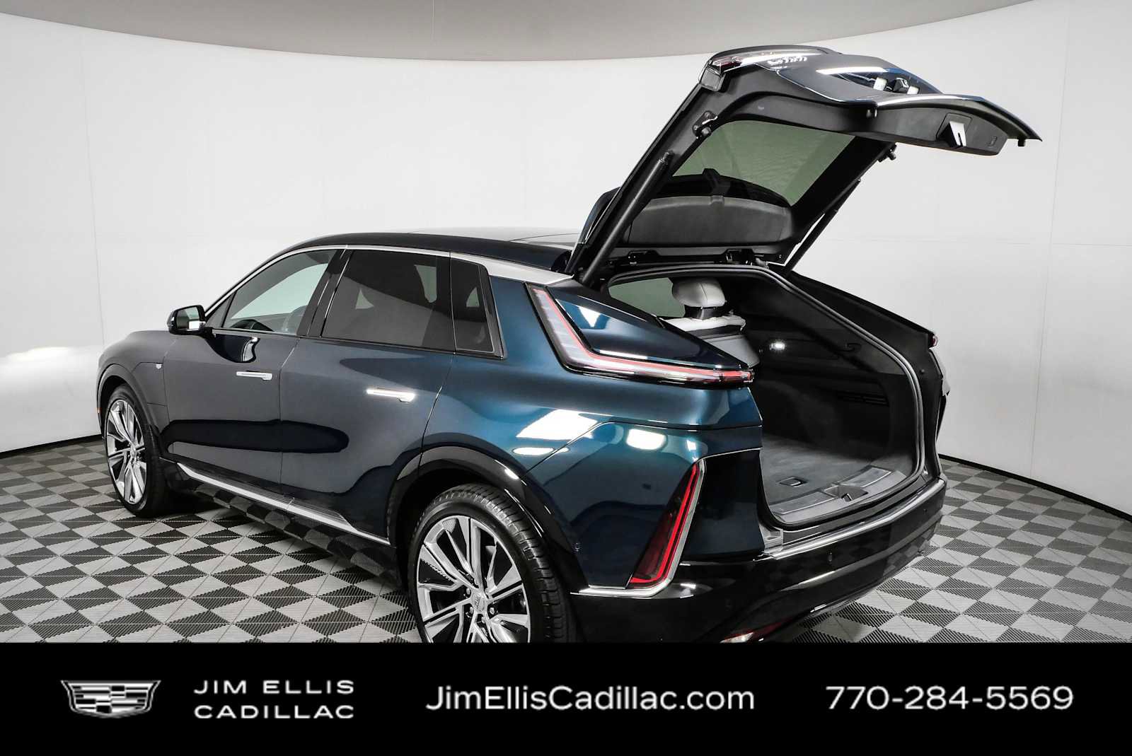 Certified 2025 Cadillac Lyriq Luxury AWD/4WD image 34