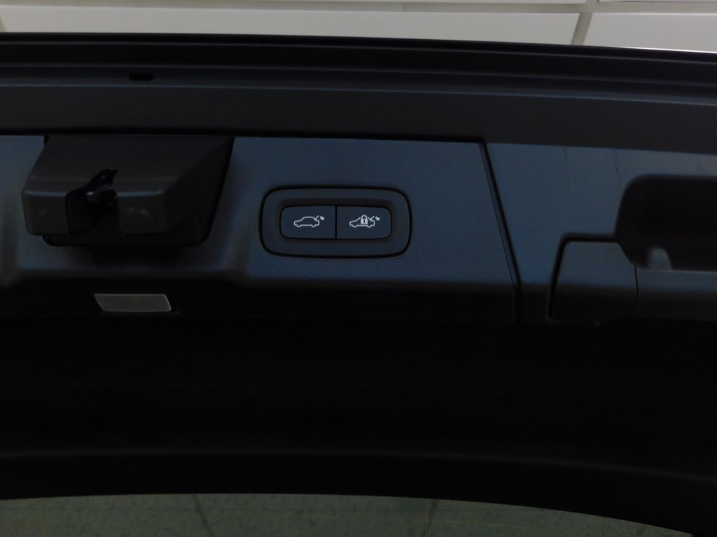 Used 2026 Volvo V90 B6 Cross Country Ultra image 80