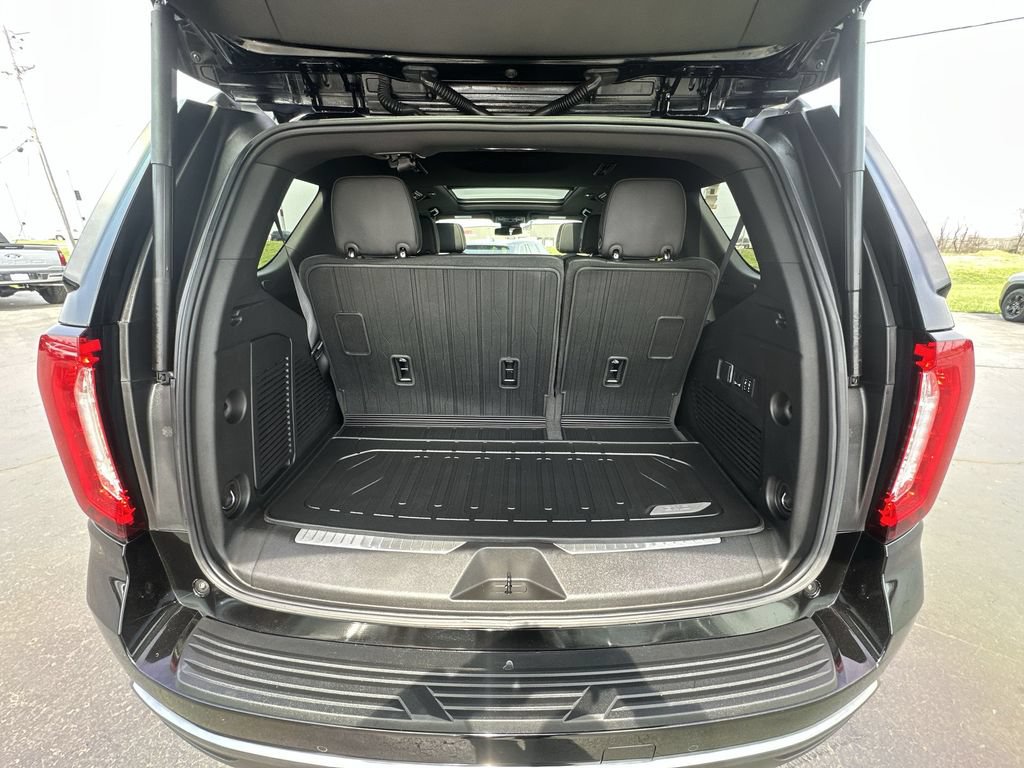 Used 2024 GMC Yukon AT4 w/ Technology Package AWD/4WD image 24