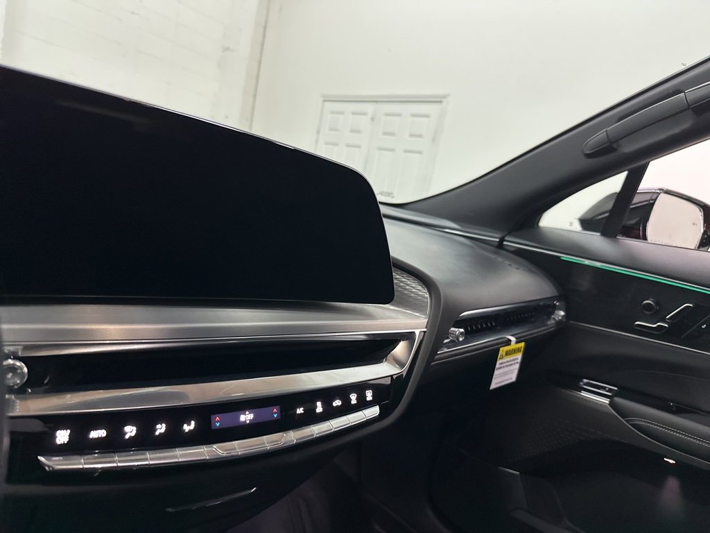 Used 2024 Cadillac Lyriq Luxury w/ LPO, Floor Liner Package image 32