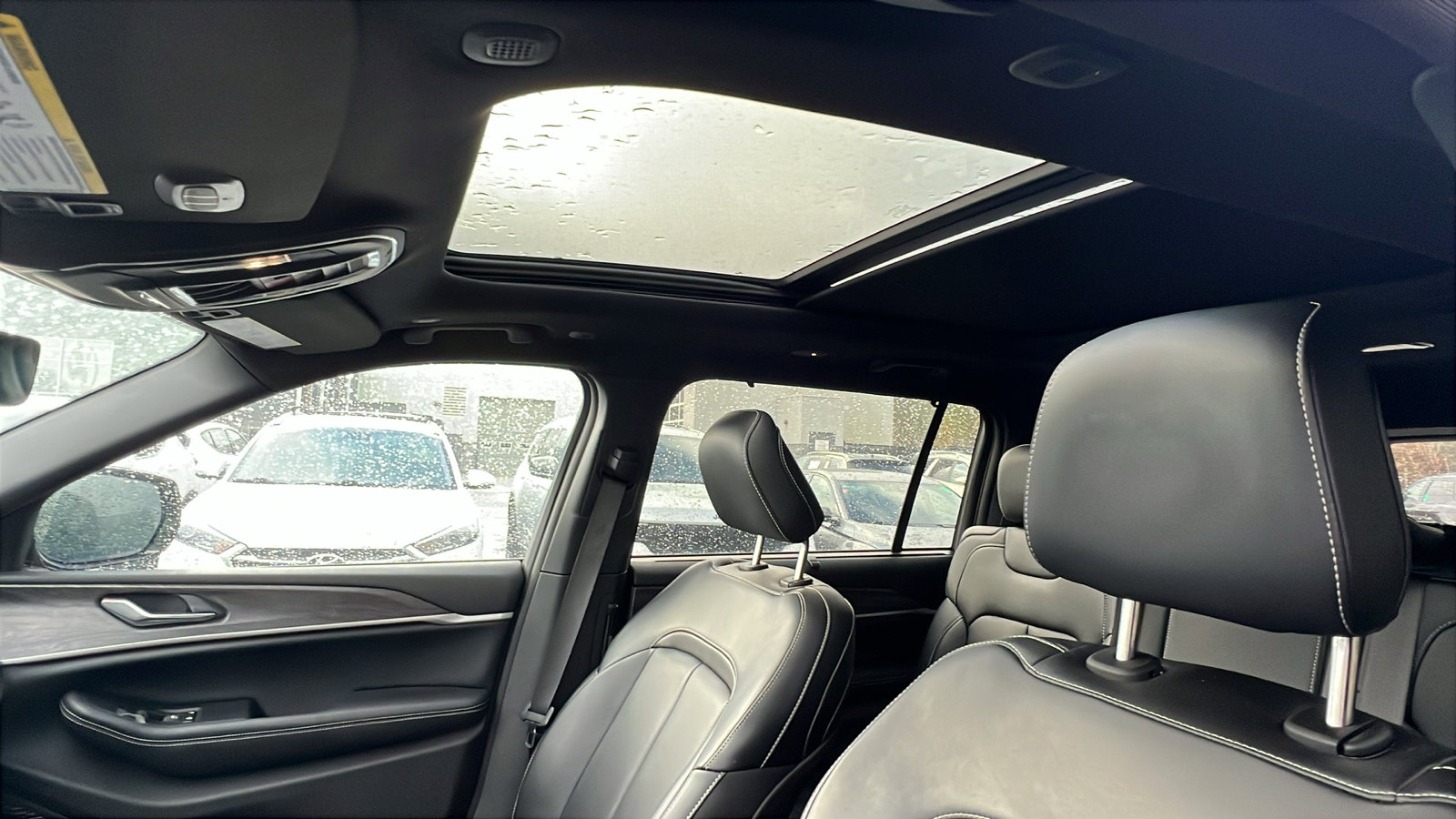 Used 2024 Jeep Grand Cherokee L Limited w/ Luxury Tech Group II image 19