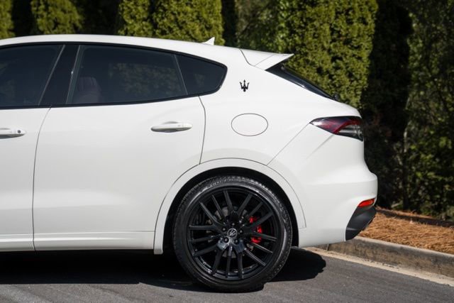 Used 2022 Maserati Levante Modena image 11