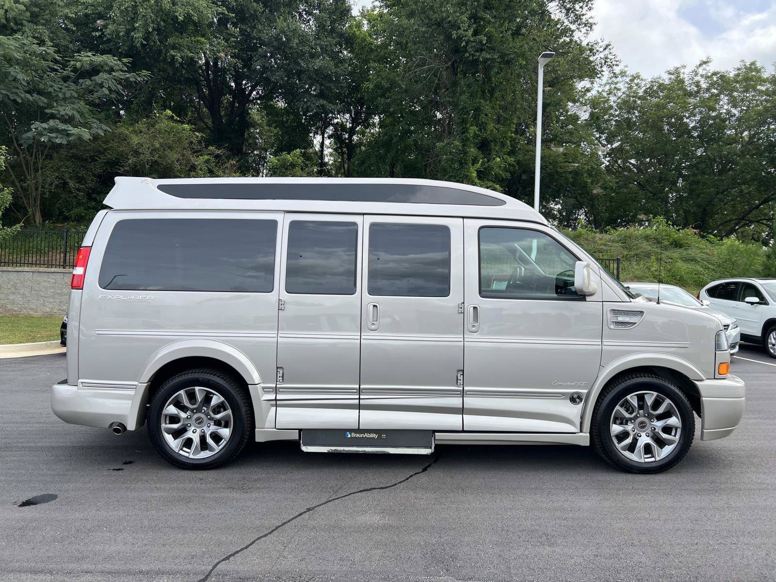 Used 2024 GMC Savana 2500 RWD image 8