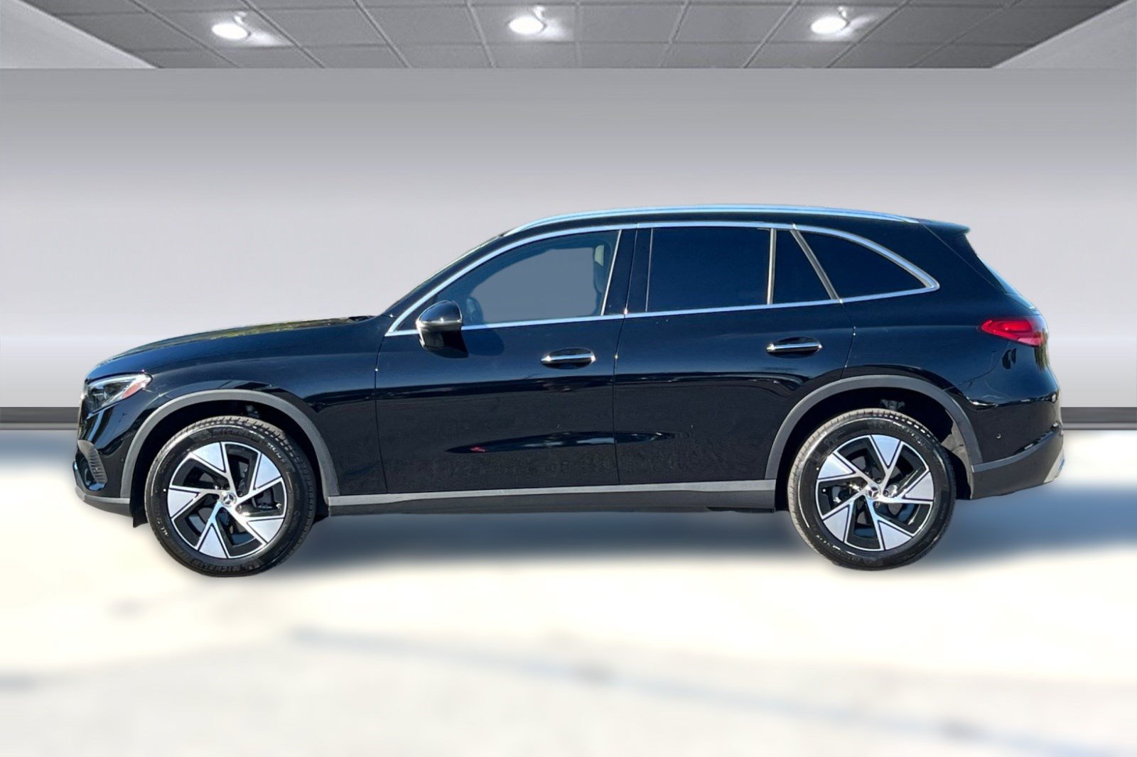 Certified 2024 Mercedes-Benz GLC 300 4MATIC image 2