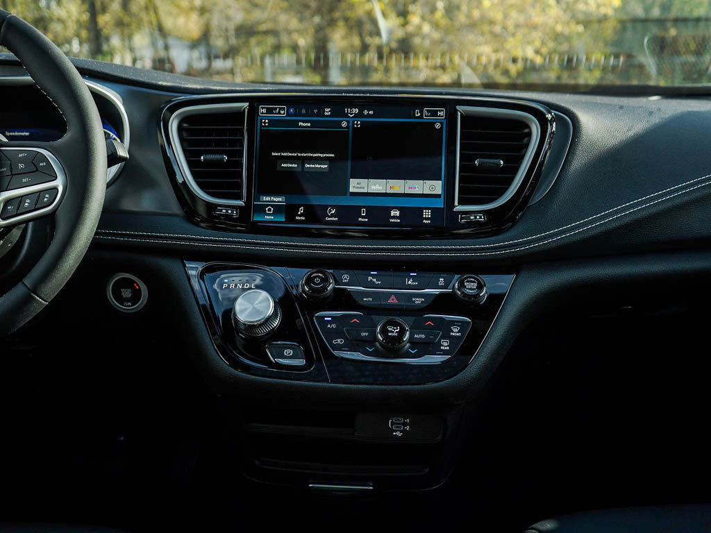 New 2026 Chrysler Pacifica Select AWD/4WD image 18