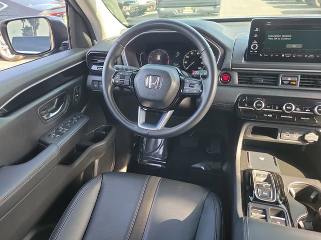 Used 2025 Honda Pilot EX-L image 11