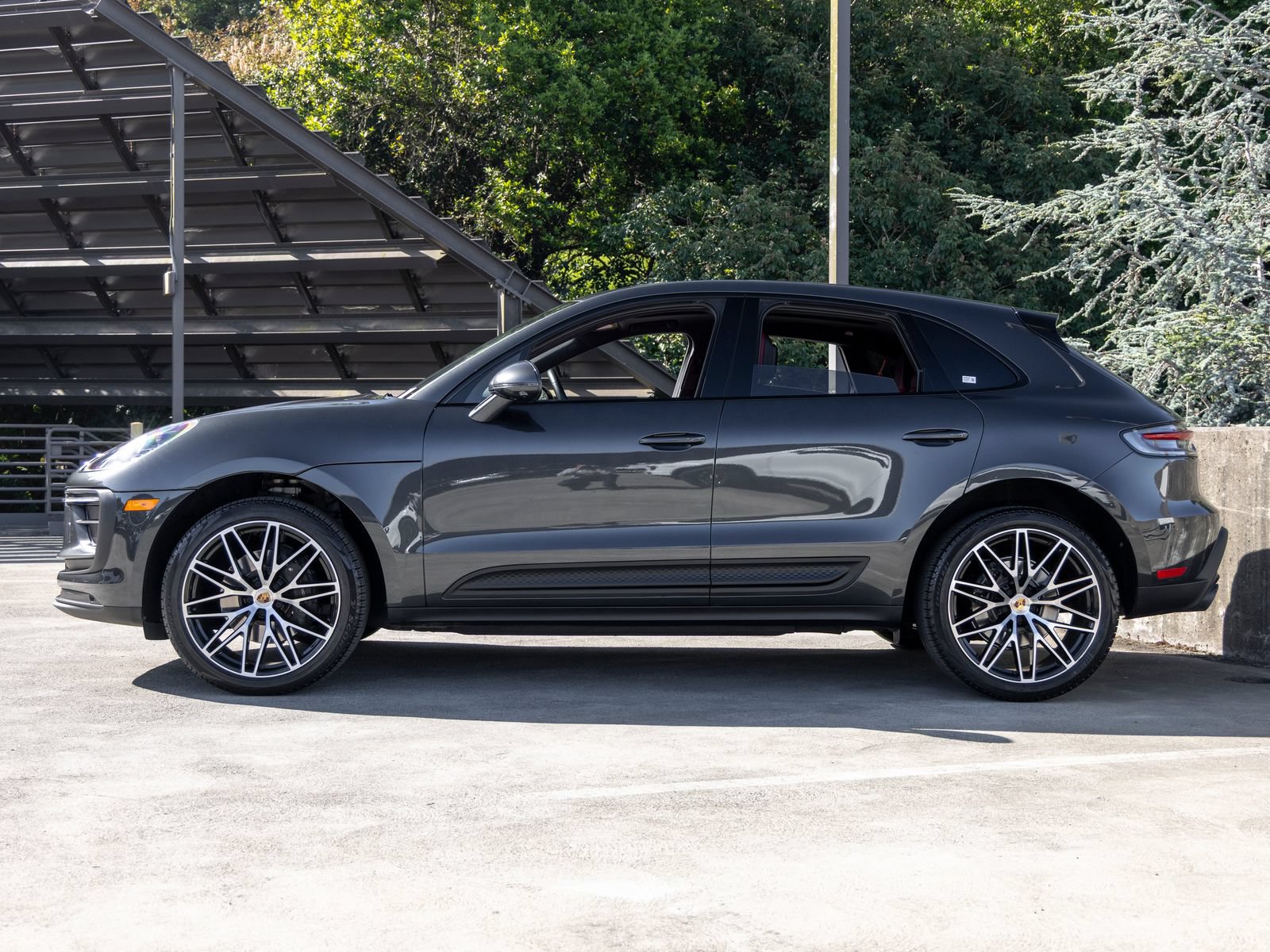 Certified 2023 Porsche Macan AWD/4WD image 2