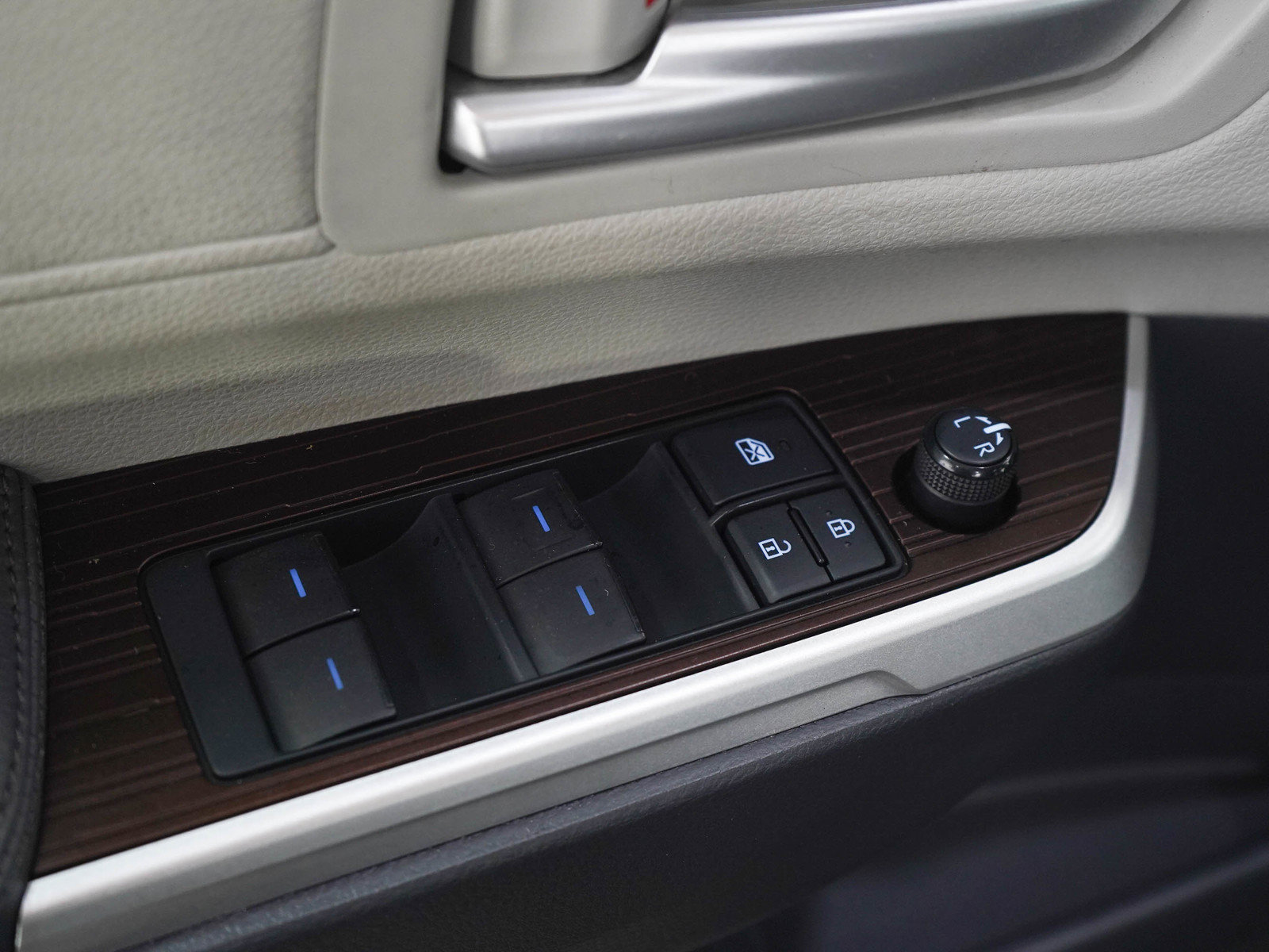 Used 2021 Toyota Sienna XLE AWD/4WD image 22