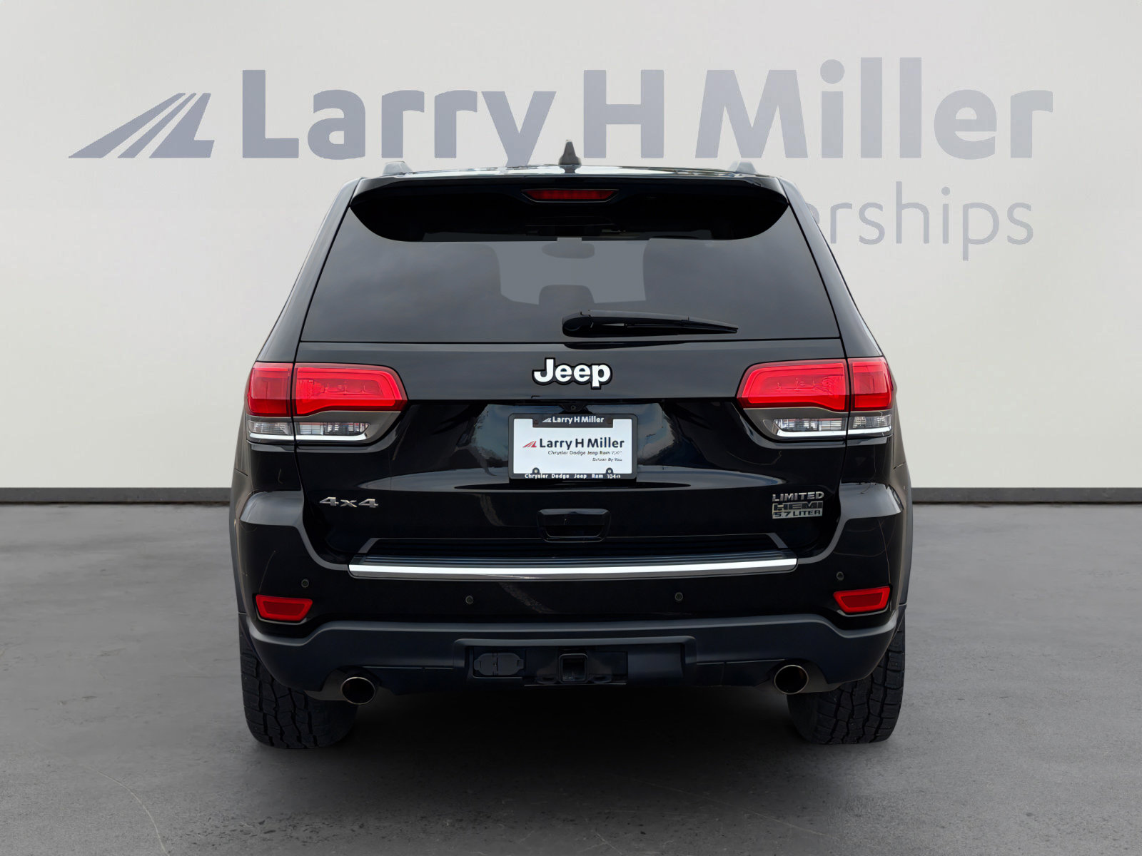 Used 2017 Jeep Grand Cherokee Limited w/ Trailer Tow Group IV image 5