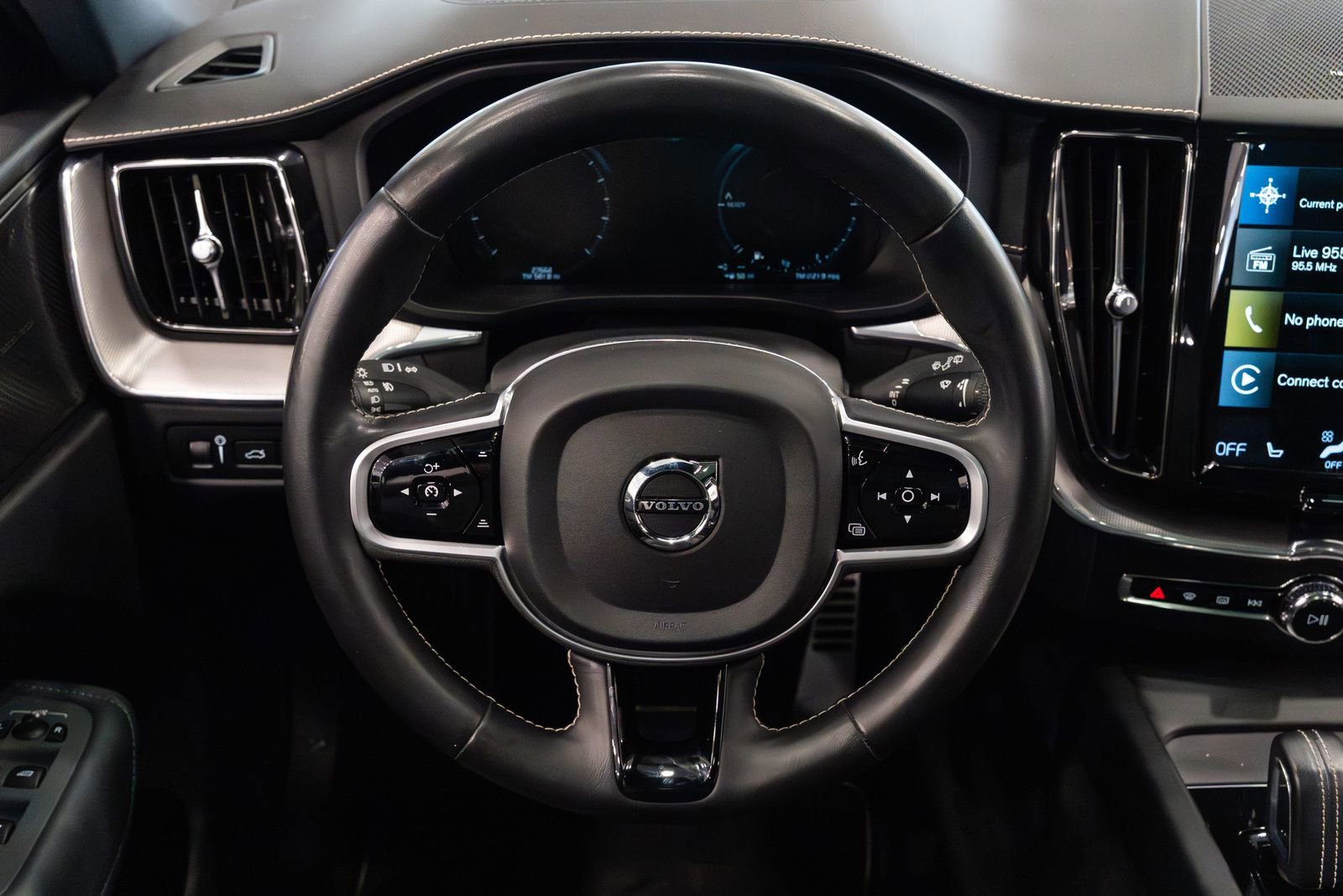Used 2021 Volvo XC60 T8 R-Design w/ Advanced Package AWD/4WD image 12
