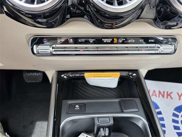 New 2025 Mercedes-Benz GLB 250 image 9