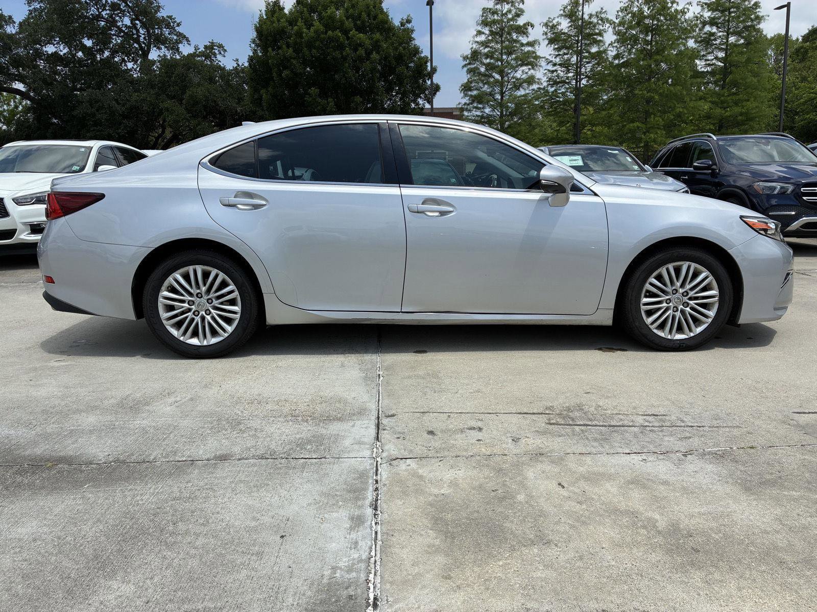 Used 2017 Lexus ES 350 w/ Premium Package FWD image 26
