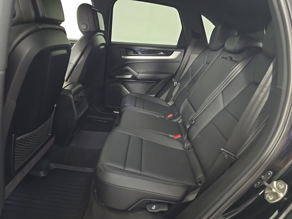 Certified 2024 Porsche Cayenne S AWD/4WD image 15