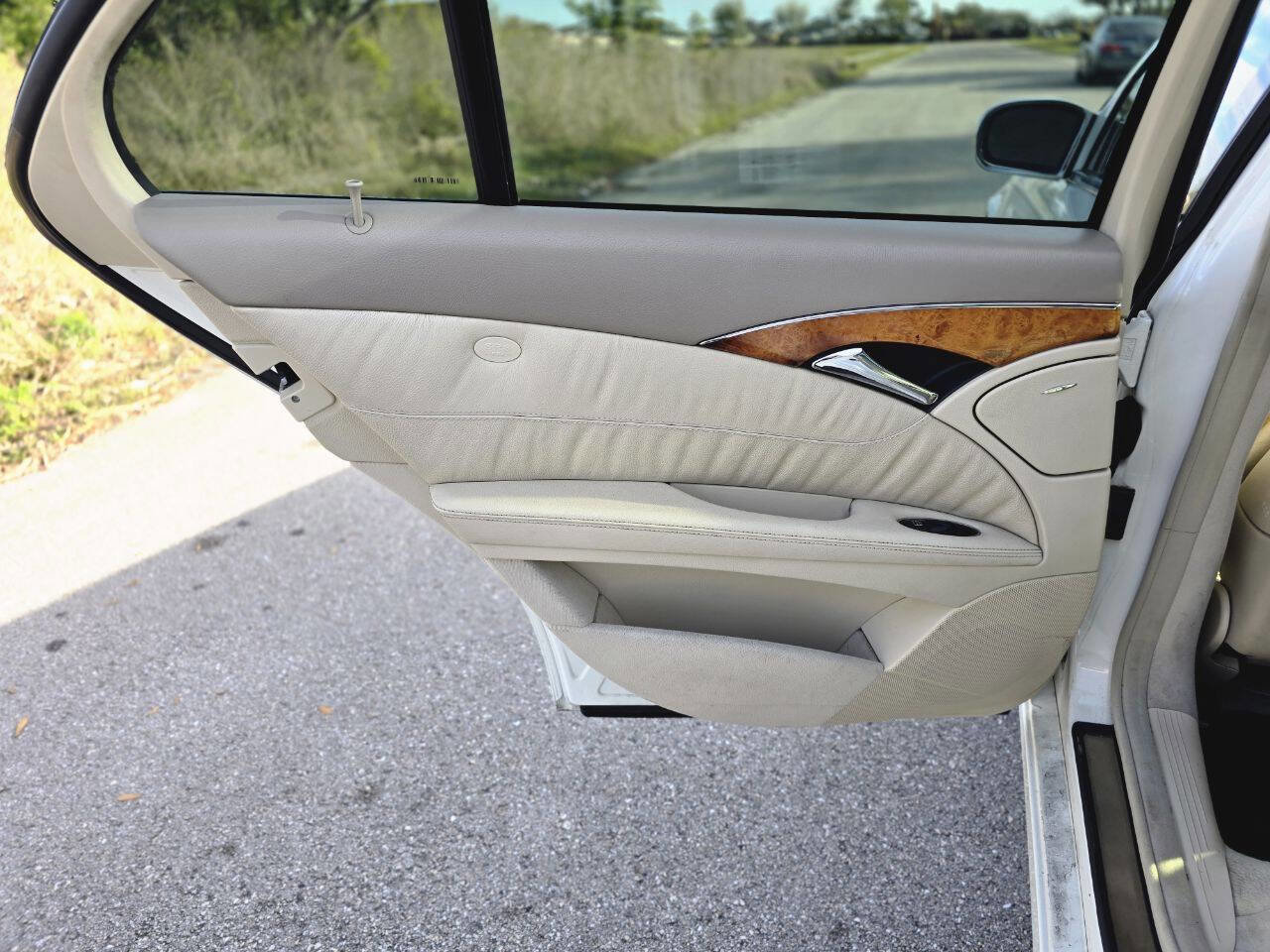 Used 2006 Mercedes-Benz E 350 4MATIC Sedan image 27