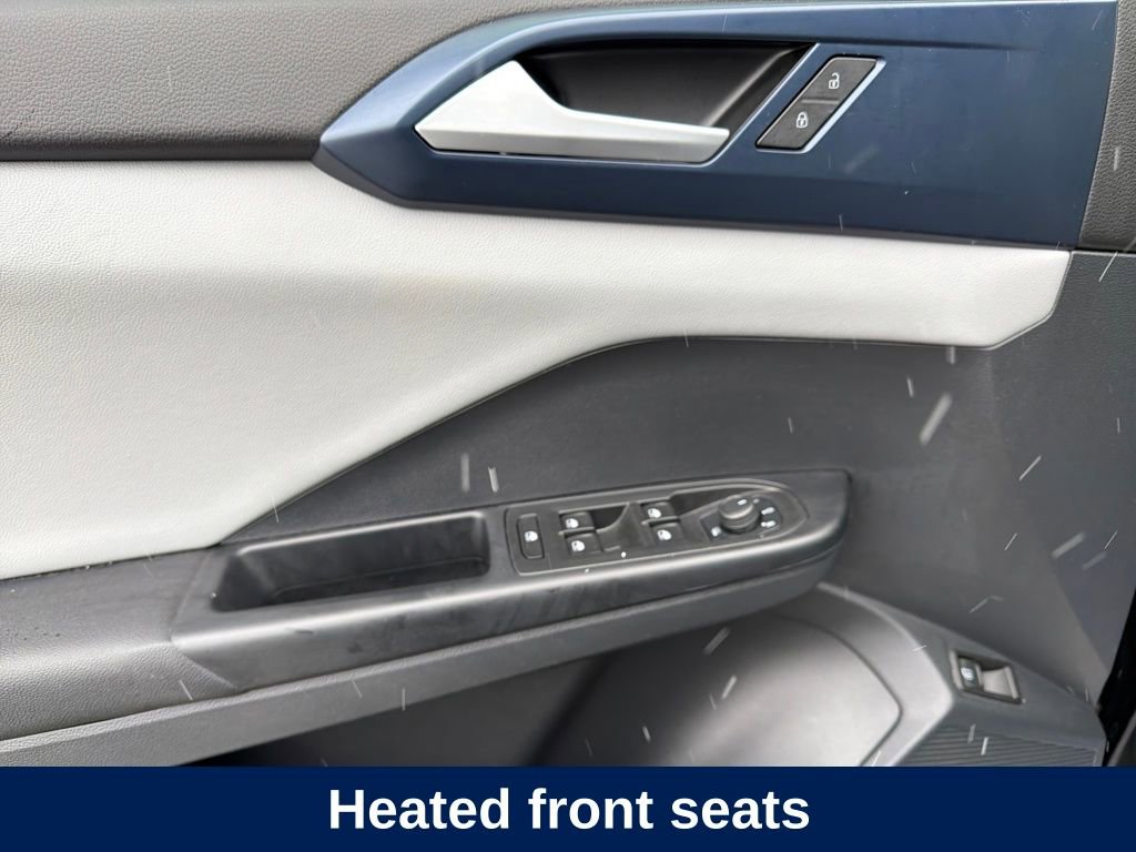 Used 2023 Volkswagen Taos SE w/ Black Wheel Package image 12