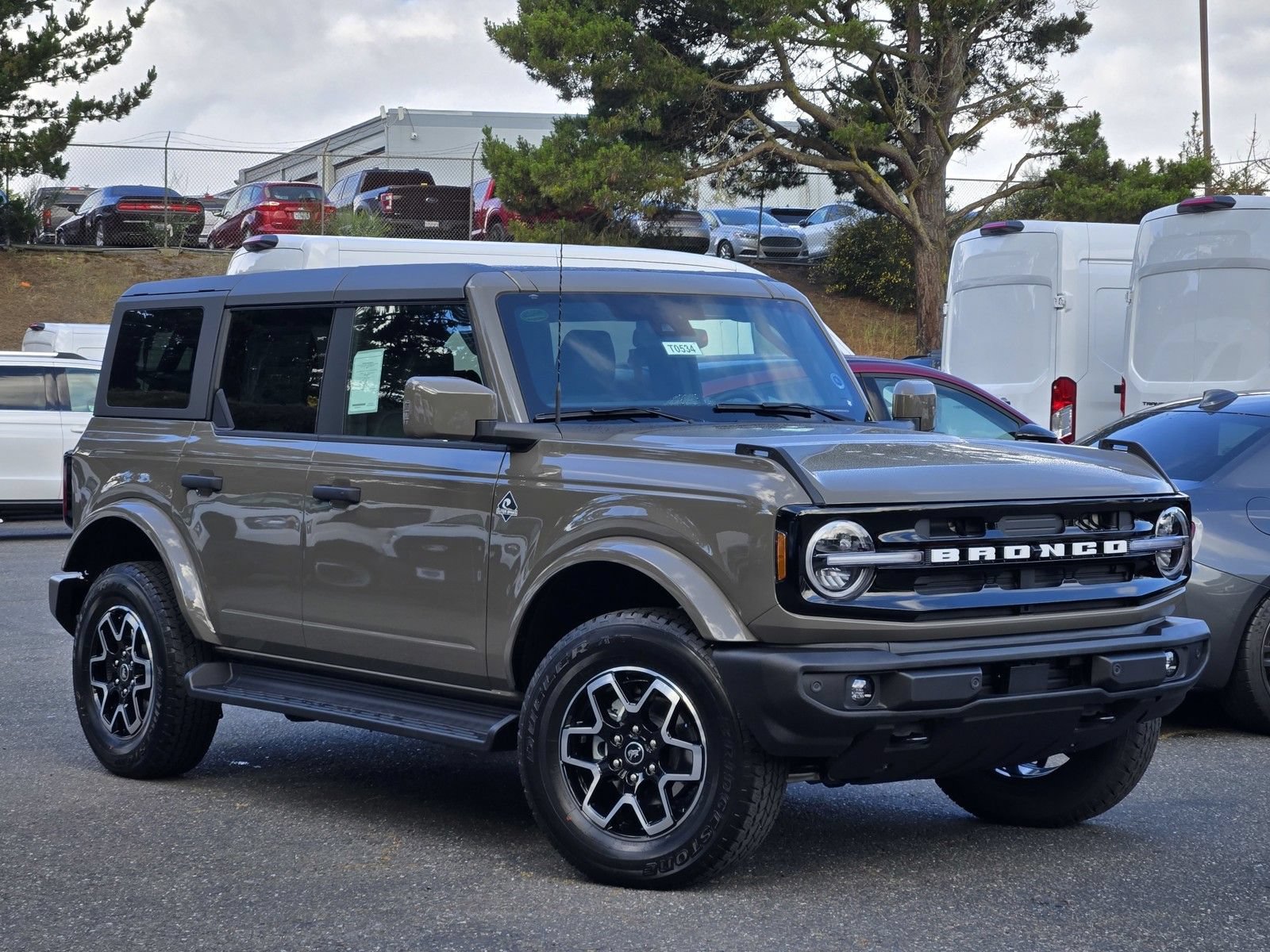 New 2026 Ford Bronco Outer Banks AWD/4WD image 2